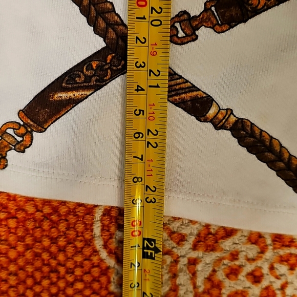 Chic Chain Print Sleeveless Top - Picture 8 of 10